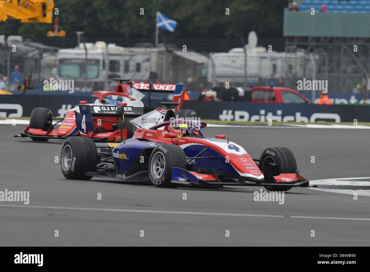 Le pilote italien Leonardo Fornaroli, 2025 ans, le voit concourir dans le Championnat FIA de formule 2 pour Invicta Racing. Banque D'Images