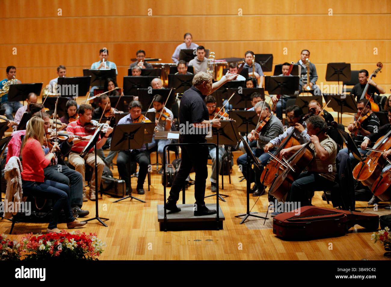 3 juillet 2015 - Quito, Pichincha, Équateur - Quito Équateur .- 2/07/2015 .- Cultura, para El Comercio. La relaciÃÂ³n de la osne con la mÃÂºsica religiosa, antes y ahora con el Papa. Ensayo general de la osne en la Casa de la Musica. Orquesta Sinfonica Nacional del Ecuador..Foto : GDA / Patricio Teran A . / EL COMERCIO / ECU. (Crédit image : © El Comercio/GDA/ZUMA Wire) Banque D'Images