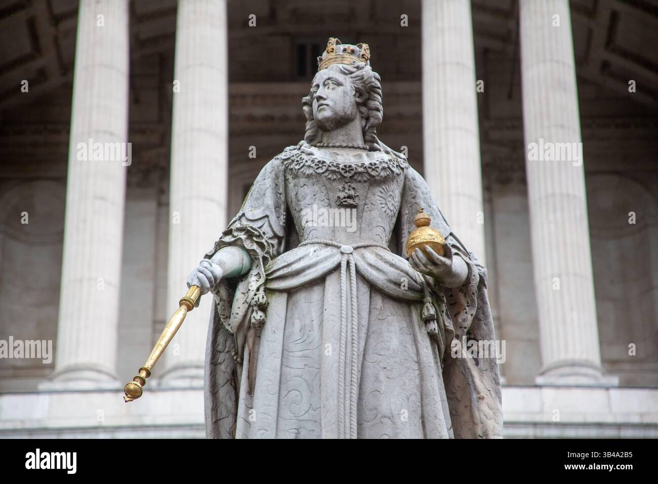 Statue de la reine Anne (1665-1714) devant la Banque d'Angleterre Banque D'Images
