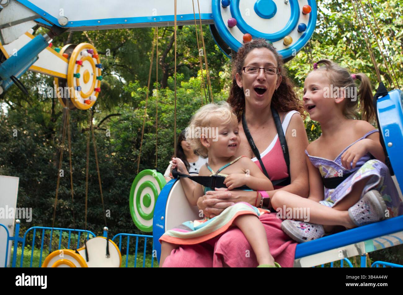 Sep 3, 2014 - Shanghai, Chine - touristes au parc d'expositions du zoo de Shanghai dans le district de Changning. Après un demi-siècle de développement, le zoo de Shanghai est devenu l'un des meilleurs jardins écologiques de Shanghai. Le zoo abrite et expose plus de 6 000 animaux, parmi lesquels 600 animaux chinois, dont le panda géant, le singe doré au nez griffé, le tigre de Chine méridionale, le hoopoe, le bulbul noir, oryx à cornes de scimitar, grands cornes et chameaux de Bactriane. (Crédit image : © Sergi Reboredo/ZUMA Wire/ZUMAPRESS.com) Banque D'Images