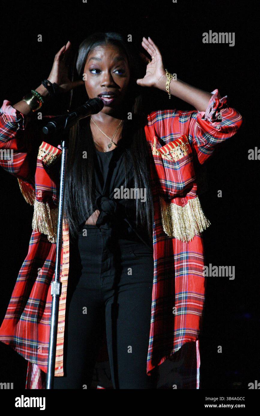 13 août 2015 - Philadelphie, PA, États-Unis - ACEPIXS.COM....August 13 2015, New York City....Singer Estelle a joué au Dell Music Center le 13 août 2015 à Philadelphie, PA (crédit image : © William T Wade Jr/Ace Pictures via ZUMA Press) Banque D'Images