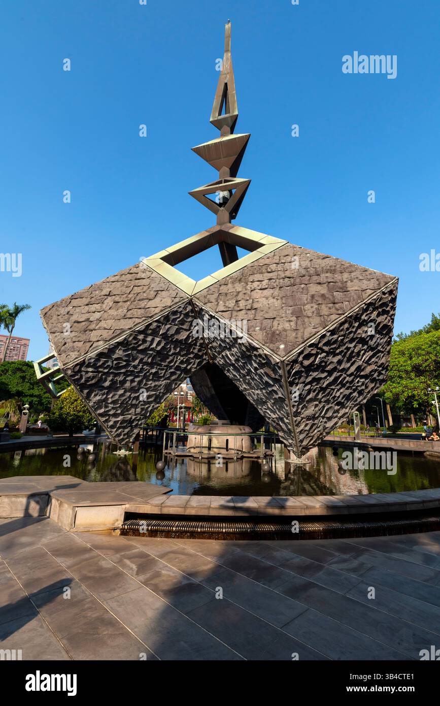 La forme cubique symbolise l'ordre de reconstruction après l'incident de 228. 228 Parc de la paix, Taipei, Taïwan. Banque D'Images