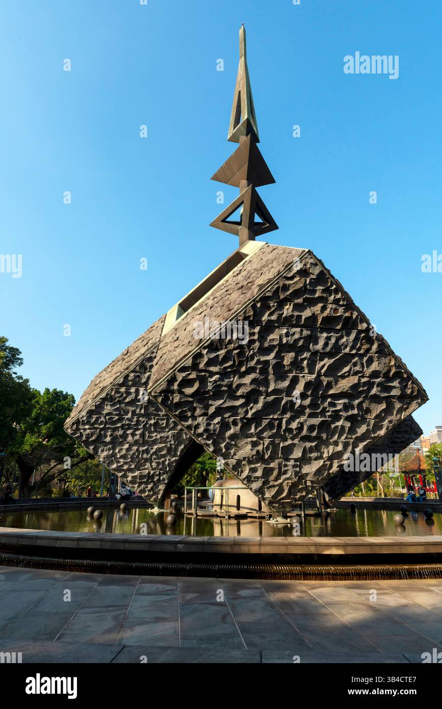 La forme cubique symbolise l'ordre de reconstruction après l'incident de 228. 228 Parc de la paix, Taipei, Taïwan. Banque D'Images