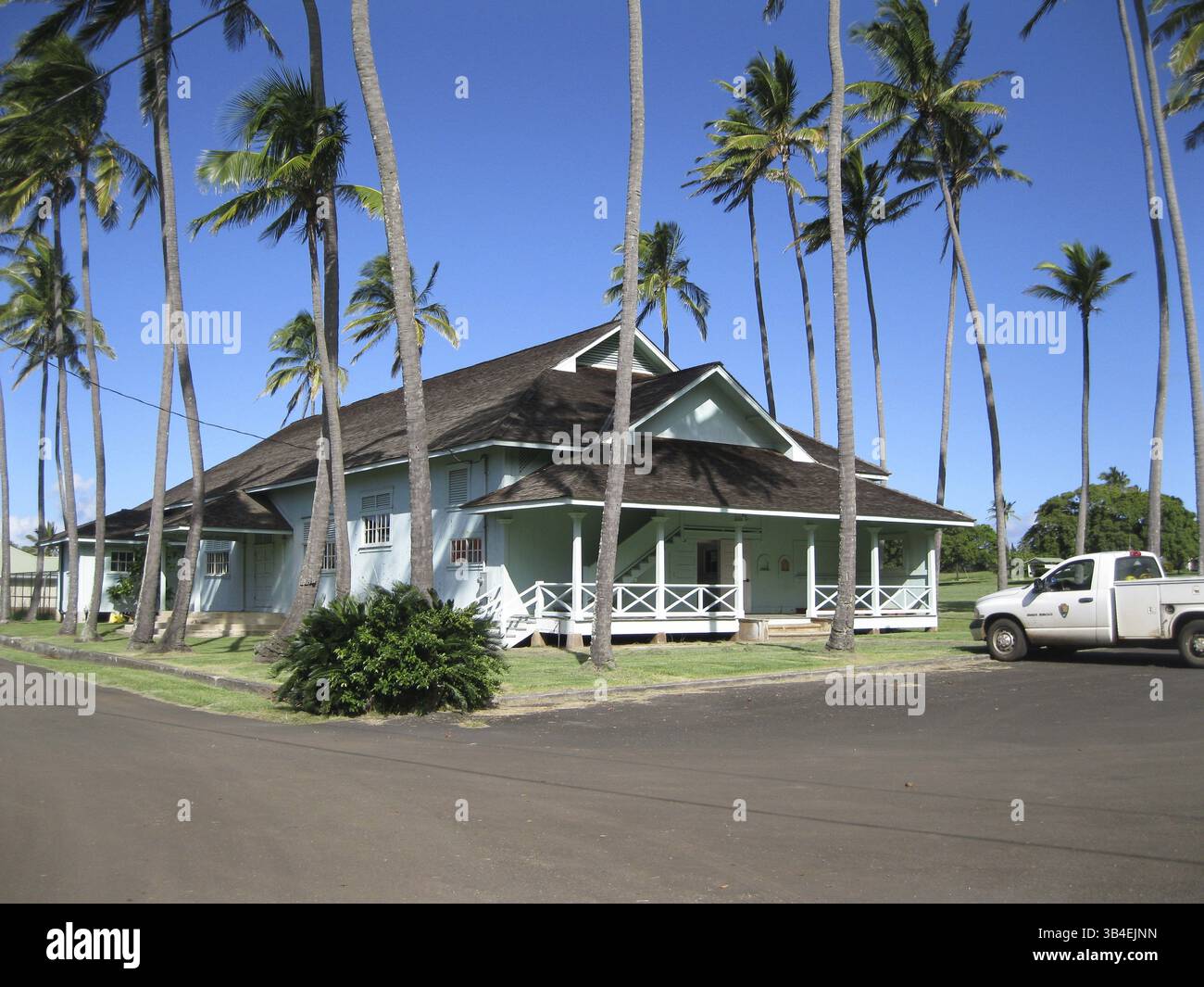8 janvier 2014 - Kalaupapa, États-Unis d'Amérique - Paschoal Hall, la salle sociale, typique de l'architecture Hawaiian Plantation style à Kalaupapa et Kalawao Settlements National Park à Molokai, Hawaï. Le parc est une ancienne colonie de lèpre où les malades étaient autrefois bannis par le roi Kamehameha. (Crédit image : © NPS/Planet Pix via ZUMA Wire) Banque D'Images