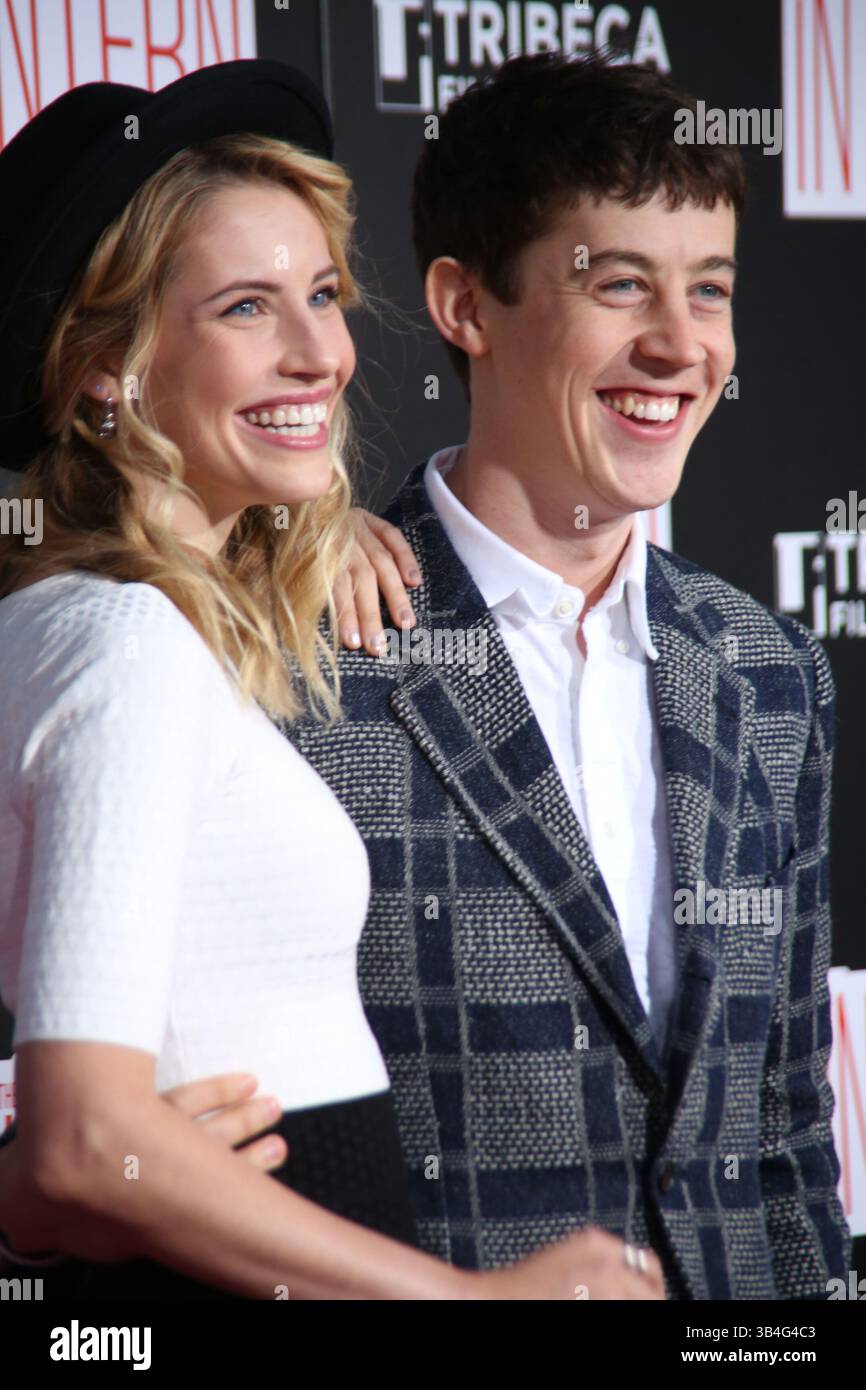 21 septembre 2015 - New York, New York, États-Unis - WALLIS CURRIE WOOD et ALEX SHARP assistent à la première New-yorkaise de ''The Intern''.The Ziegfield Theater, NYC.21 septembre 2015.photos par , photos Inc 2015 (crédit image : © Sonia Moskowitz/Globe photos via ZUMA Wire) Banque D'Images