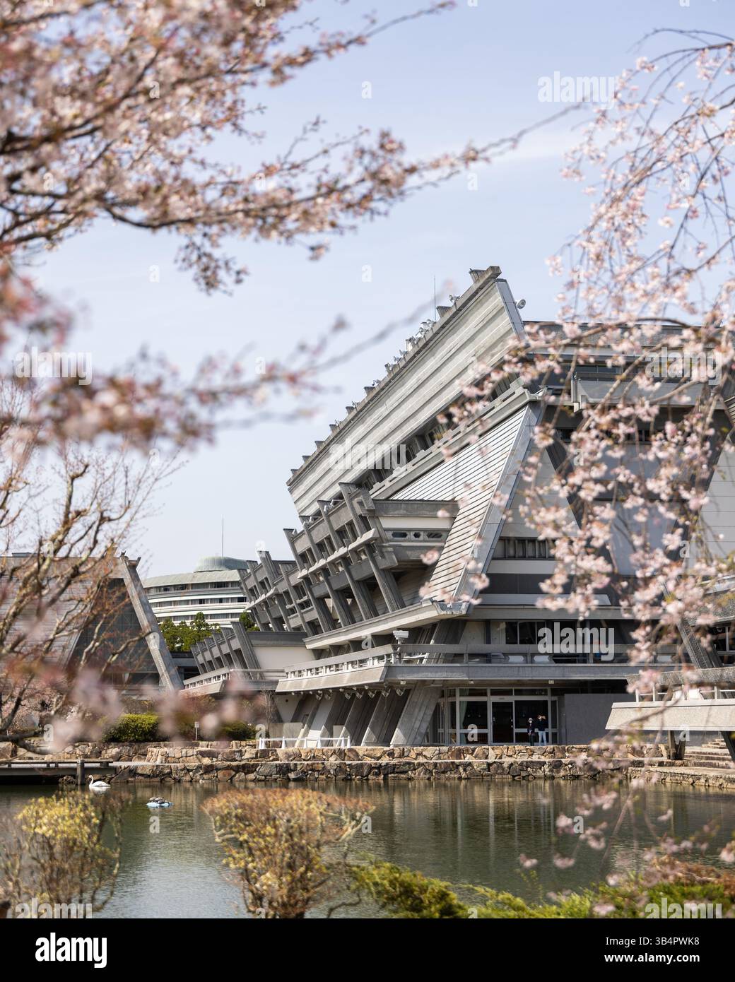 Kyoto International Conference Center (ICC Kyoto) un bâtiment brutaliste de style métaboliste conçu par Sachio Otani Banque D'Images