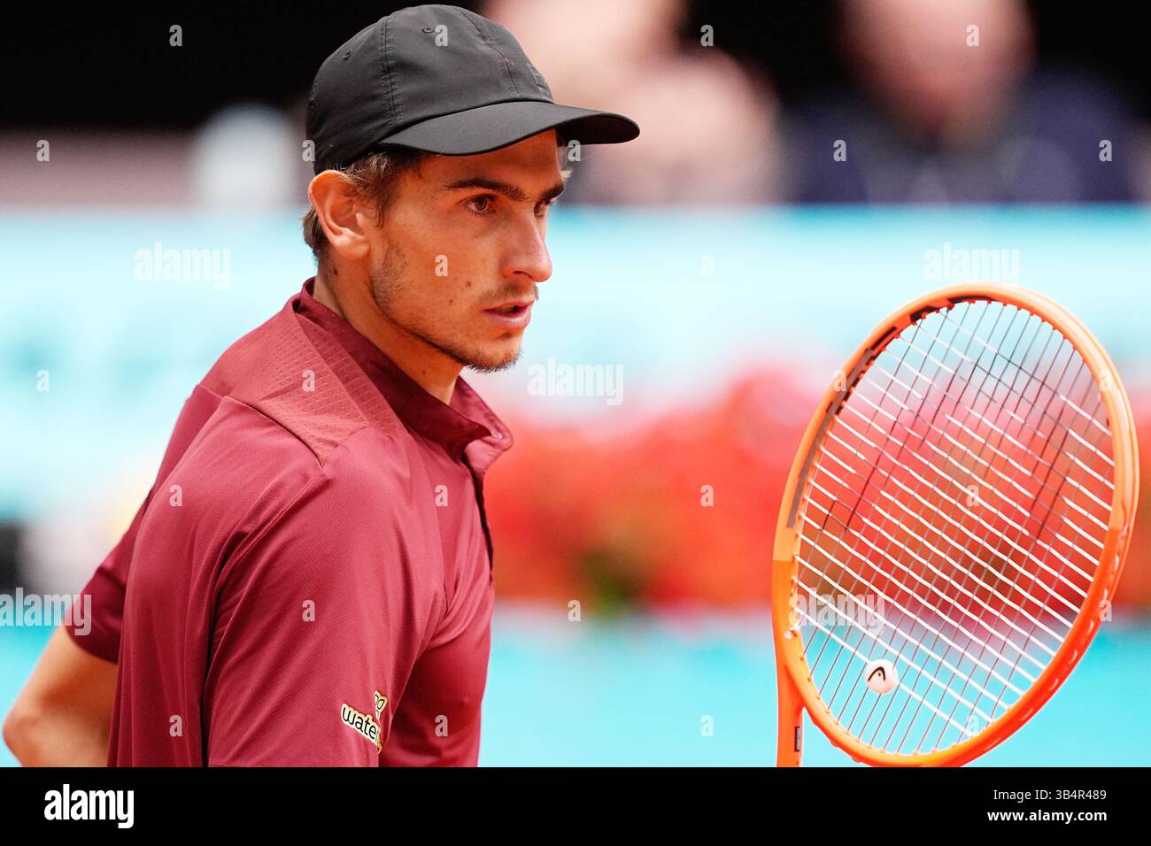 L'Italien Matteo Arnaldi célèbre la victoire contre l'américaine Frances Tiafoe lors du Mutua Madrid Open 2025, ATP Masters 1000 et WTA 1000, tournoi de tennis le 30 avril 2025 à Caja Magica à Madrid, Espagne Banque D'Images