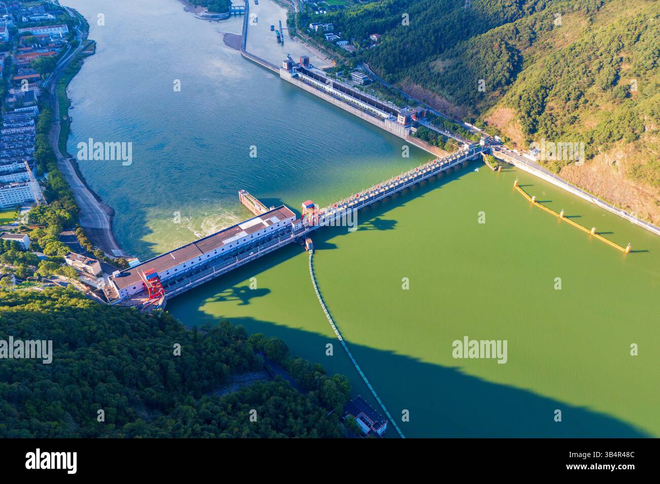 Le paysage des petites trois gorges de la rivière Fuchun dans le comté de Tonglu, Hangzhou, Chine Banque D'Images