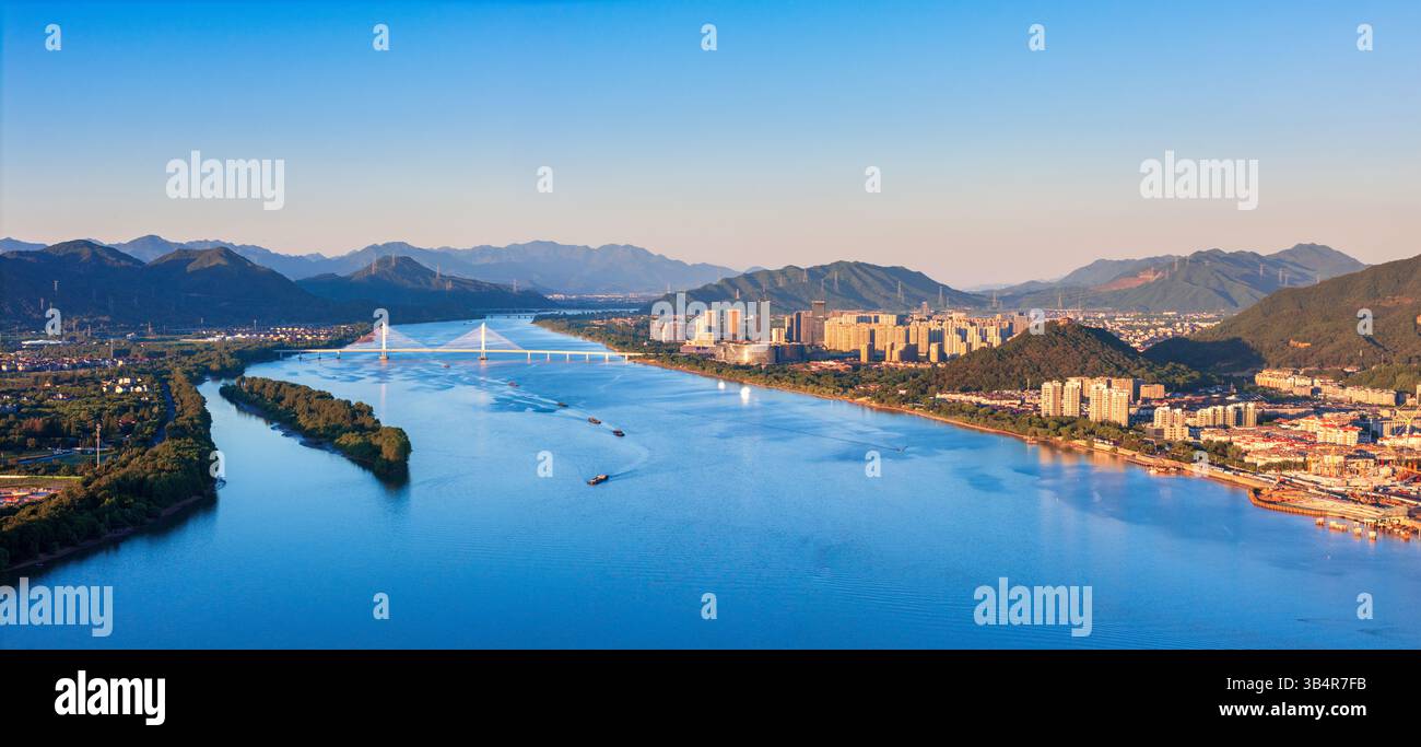 Environnement urbain du pont de Fuyang, district de Fuyang, Hangzhou, Chine Banque D'Images