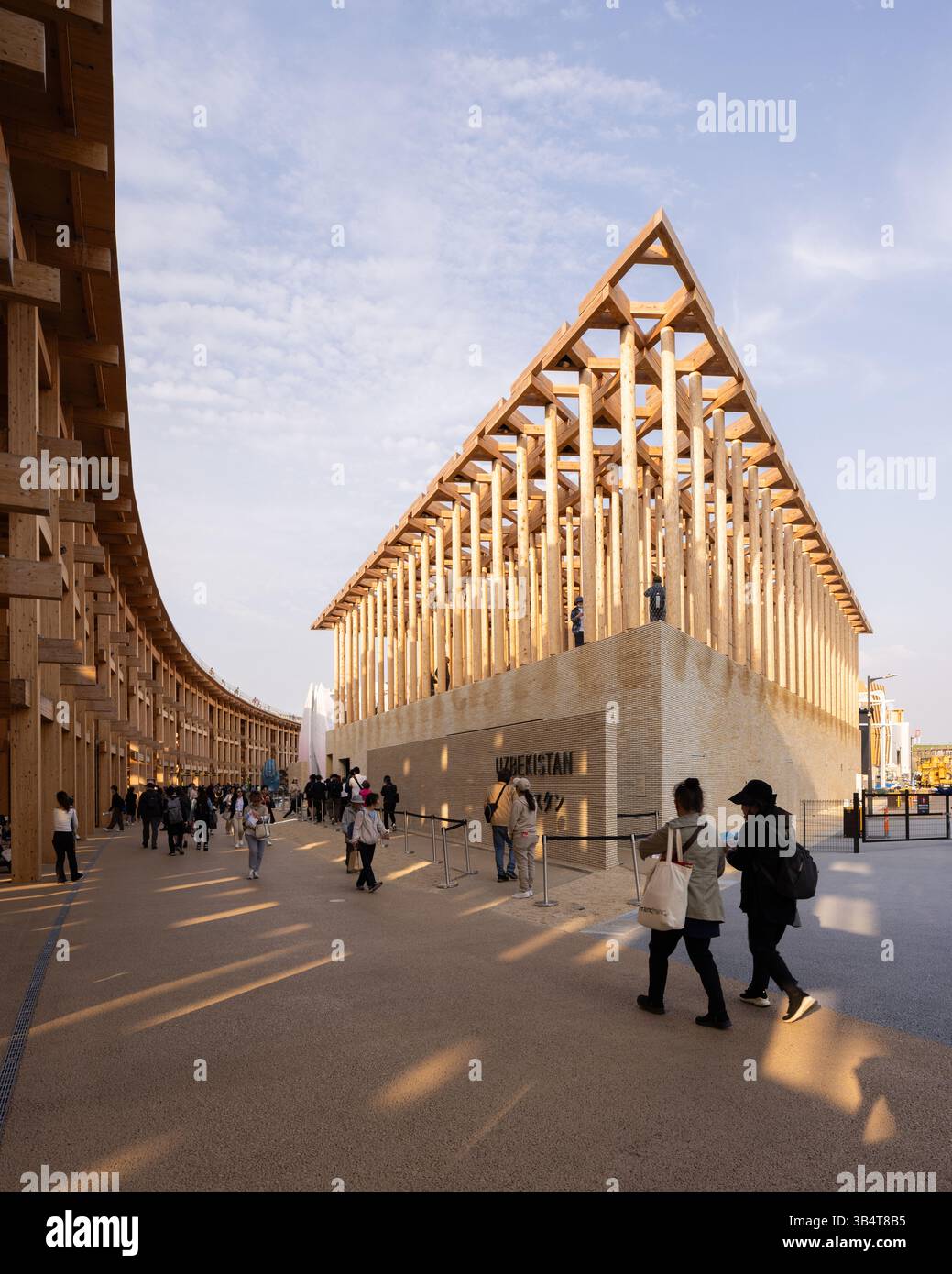 Pavillon Ouzbékistan à l'Expo 2025 Osaka, conçu par l'Atelier Brückner Banque D'Images Pavillon Ouzbékistan à l'Expo 2025 Osaka, conçu par l'Atelier Brückner Banque D'Images