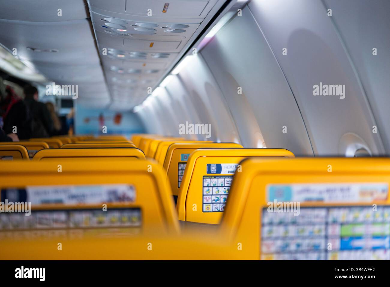 27 avril 2025, Stockholm Suède, vue intérieure de la cabine de l'avion Rayanair Airlines avec sièges Banque D'Images