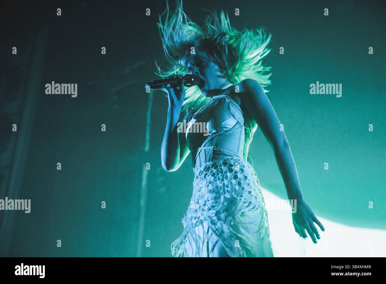 Copenhague, Danemark. 29 avril 2025. La chanteuse et compositrice norvégienne Aurora donne un concert au KB Hallen à Frederiksberg, Copenhague. Banque D'Images