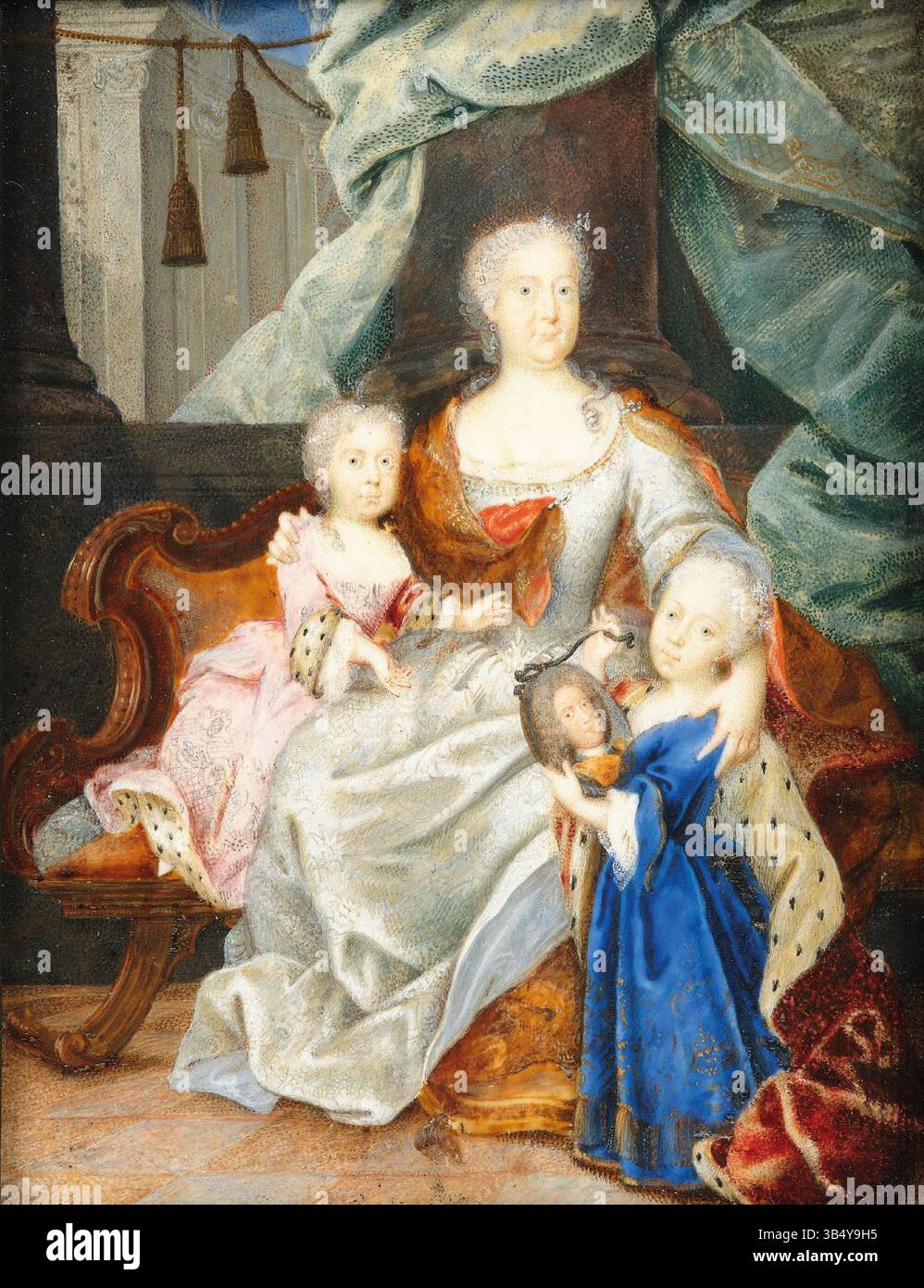 Cette miniature du XVIIIe siècle sur ivoire attribuée à Josef Anton Fischer représente l'impératrice Elisabeth Christine d'Autriche avec ses filles Marie-Thérèse et Marie-Anne. La pièce met en lumière les liens familiaux royaux à l'époque des Habsbourg. Banque D'Images