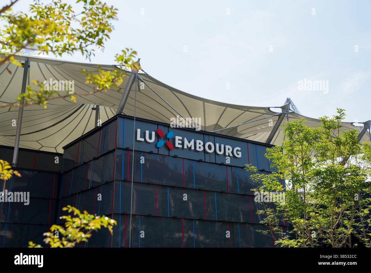Osaka, Japon - avril 30 2025 : le Pavillon du Luxembourg a pour thème 'Doki Doki - le rythme cardiaque luxembourgeois' à Expo 2025. Banque D'Images
