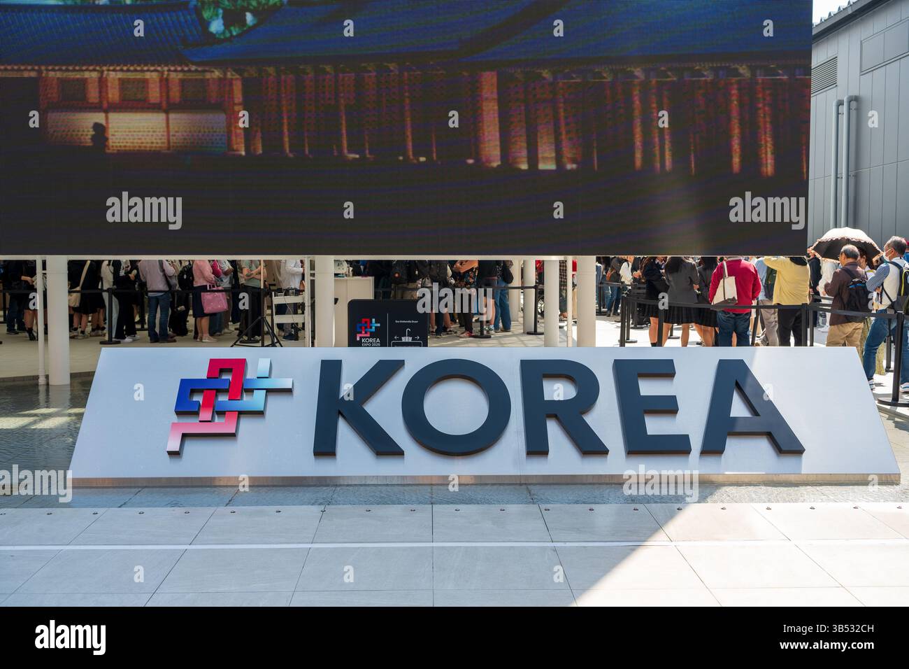 Osaka, Japon - avril 30 2025 : le Pavillon de la Corée a pour thème 'With Hearts : Connecting Hearts, Lives in Bloom' à Expo 2025. Banque D'Images