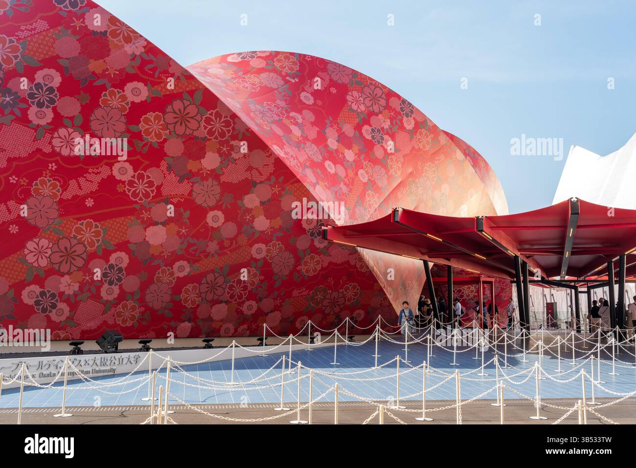 Osaka, Japon - avril 30 2025 : Pavillon conjoint du Groupe IIDA et de l'Université métropolitaine d'Osaka à l'Expo 2025 Osaka Kansai. Banque D'Images