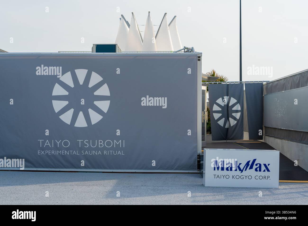 Osaka, Japon - avril 30 2025 : Taiyo no Tsubomi Expo sauna présentant des structures de membrane en film ETFE à Expo 2025. Banque D'Images