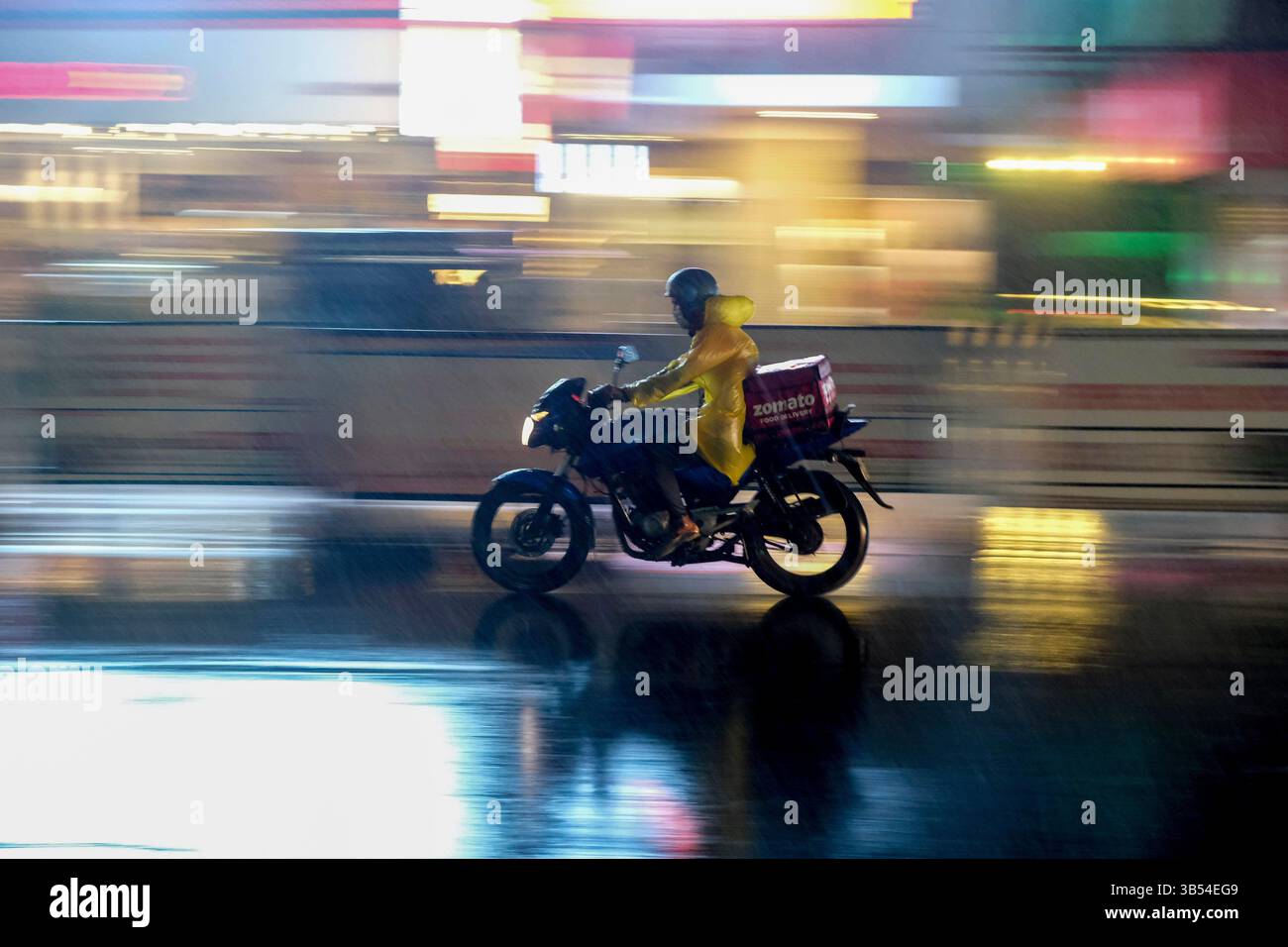 14 mai 2022, Kozhikode, Kerala, Inde : le gouvernement du Kerala a sonné samedi une alerte pour les fortes pluies dans le Kerala pour les trois prochains jours, dirigeant l'évacuation des personnes des zones sujettes aux inondations. La plume soudaine était due à un fort flux de vent d'ouest de la mer d'Arabie vers l'Inde péninsulaire du Sud à des niveaux troposphériques inférieurs. (Image de crédit : © T.H. Jadheer/ZUMA Press Wire Service) Banque D'Images