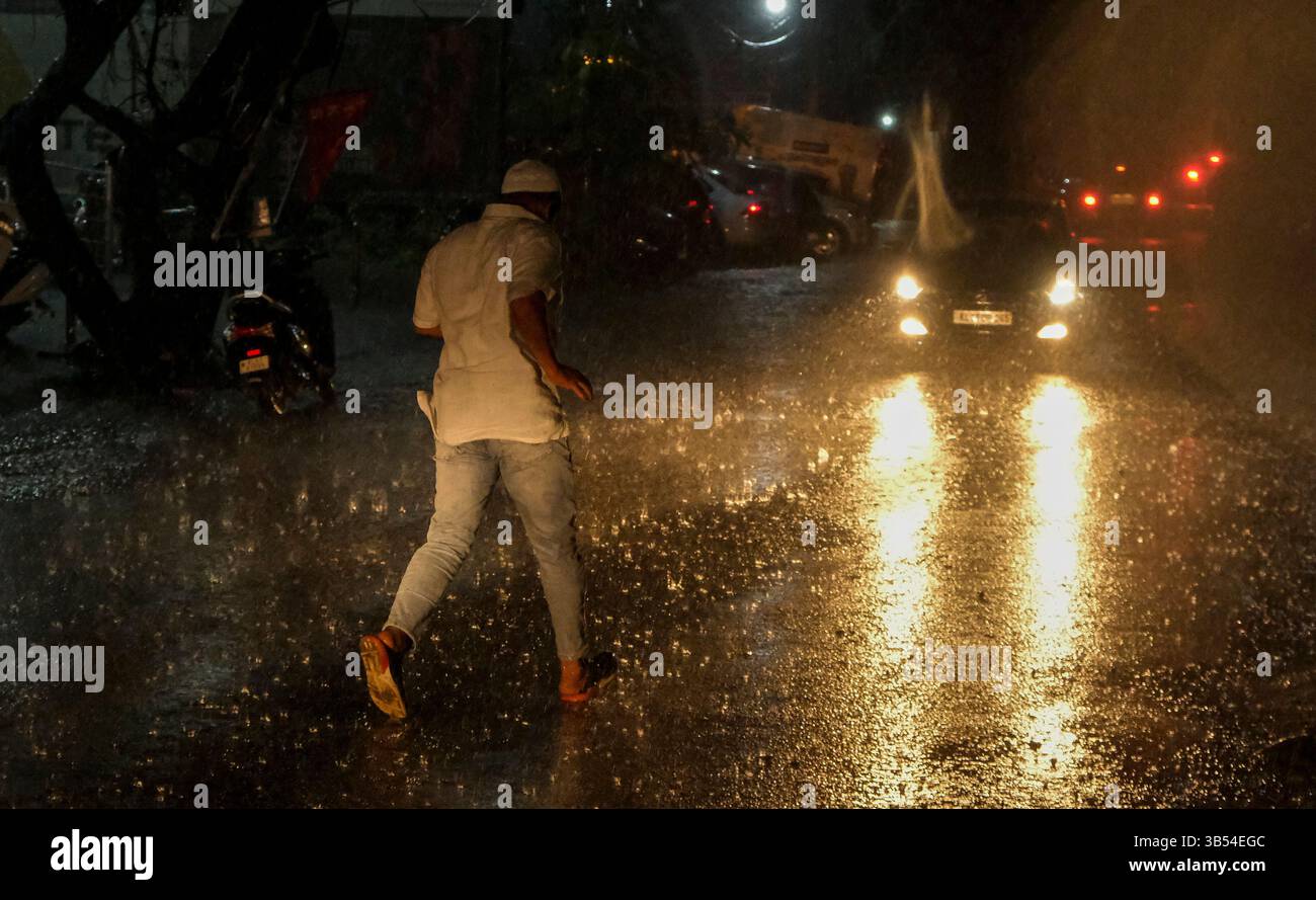 14 mai 2022, Kozhikode, Kerala, Inde : le gouvernement du Kerala a sonné samedi une alerte pour les fortes pluies dans le Kerala pour les trois prochains jours, dirigeant l'évacuation des personnes des zones sujettes aux inondations. La plume soudaine était due à un fort flux de vent d'ouest de la mer d'Arabie vers l'Inde péninsulaire du Sud à des niveaux troposphériques inférieurs. (Image de crédit : © T.H. Jadheer/ZUMA Press Wire Service) Banque D'Images
