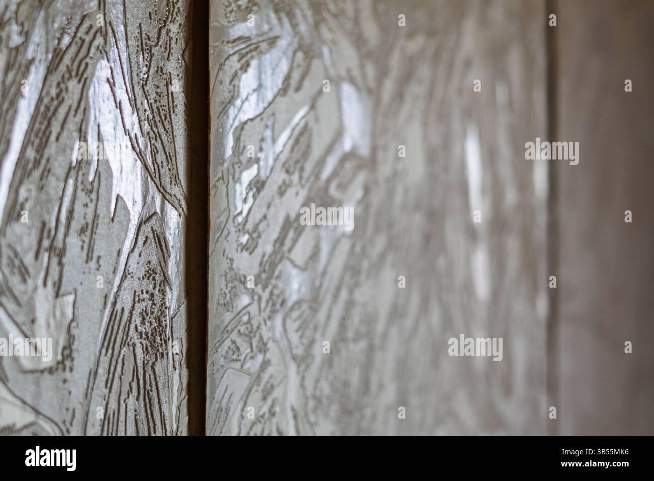 gros plan de papiers peints en papier texturé blanc qui se décollent Banque D'Images