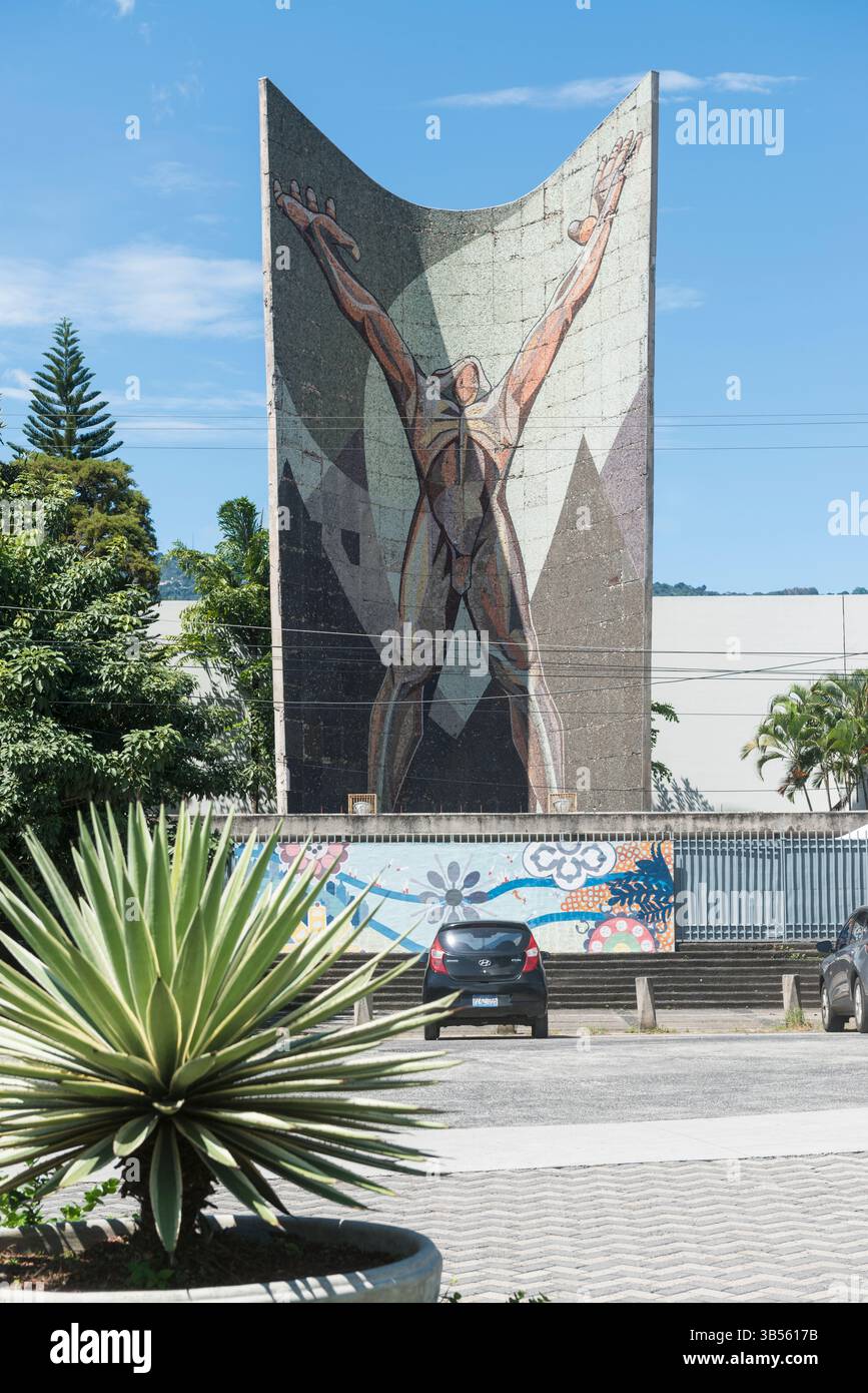 Monument à la Révolution devant le Musée d'art d'El Salvador dans la Zona Rosa de San Salvador, El Salvador. Banque D'Images
