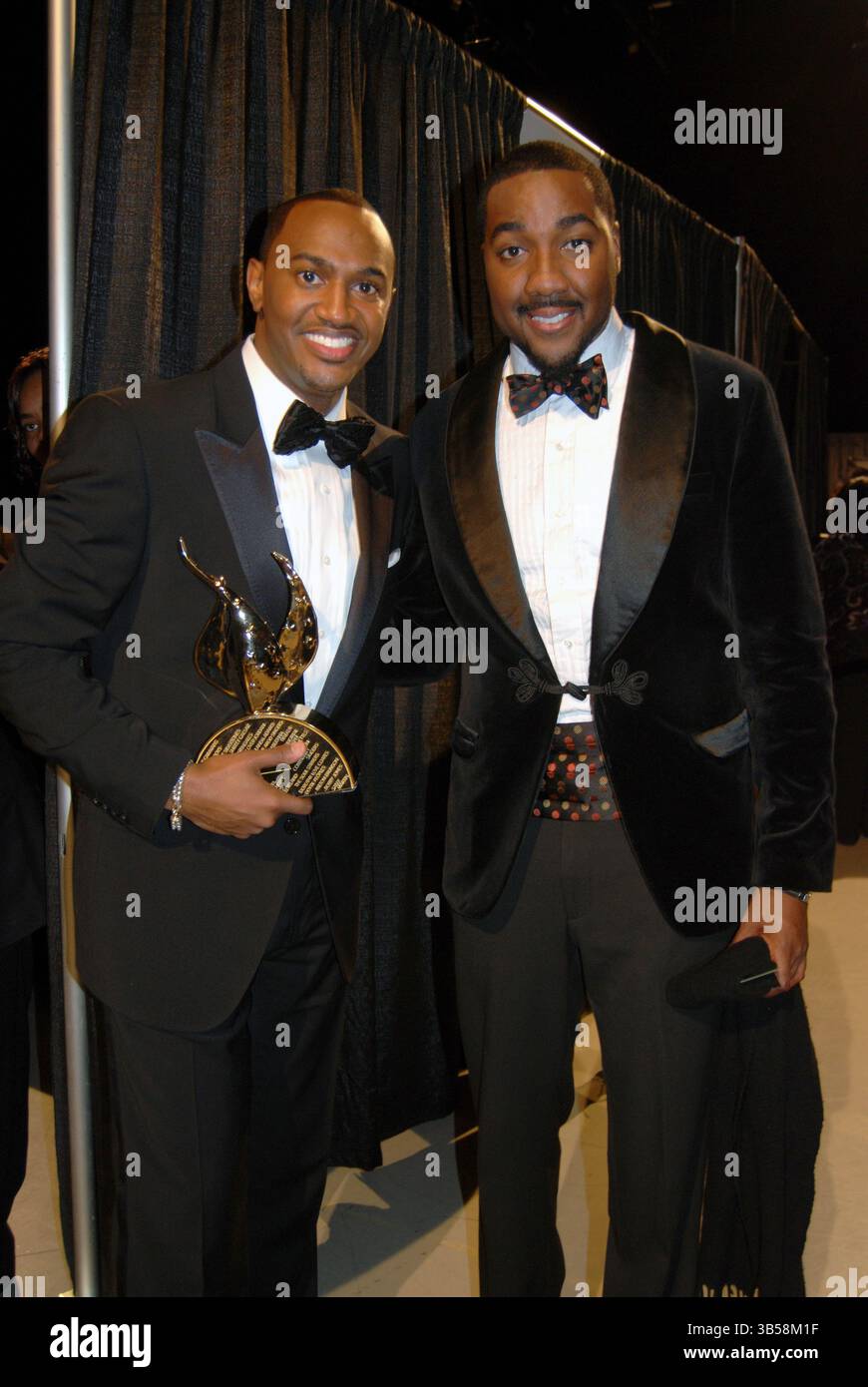 Jonathan Nelson et George Huff en coulisses de la 24e cérémonie annuelle des Stellar Awards qui s’est tenue au Grand Ole Opry à Nashville, TN, le 17 janvier 2009. (Crédit image : © Aaron Crisler/ZUMA Press Wire) Banque D'Images