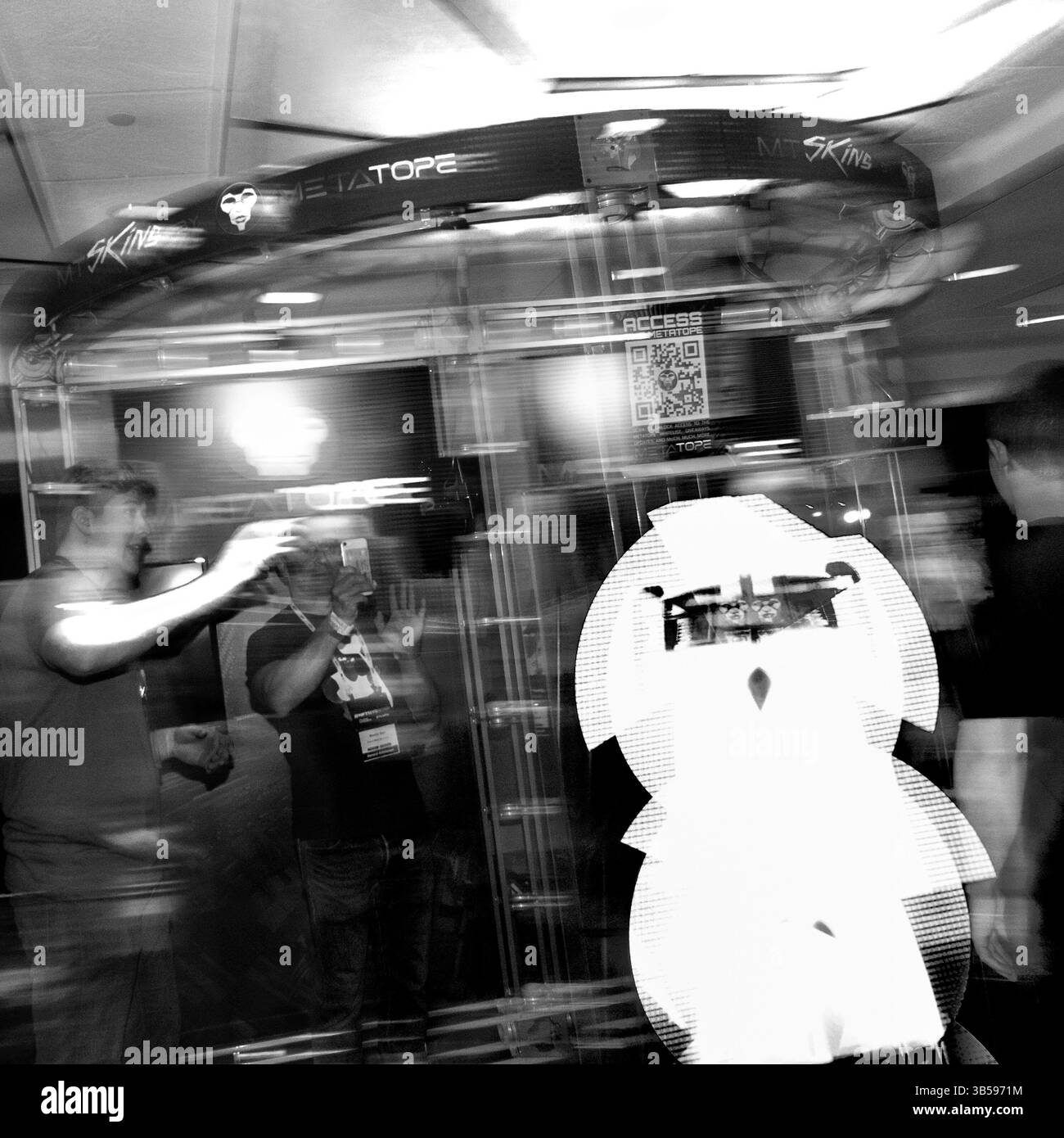 22 juin 2022, New York, NY, USA : METATOPE. Marriott Marquis à Times Square NYC, 22 juin 2022. L'art numérique à jetons non fongibles tels que Bored APE Yacht Club, Doodles et Azuki ; les crypto-monnaies ; ainsi que le marché boursier ont subi des pertes à deux chiffres cette année. (Crédit image : © John Marshall Mantel/ZUMA Press Wire) Banque D'Images