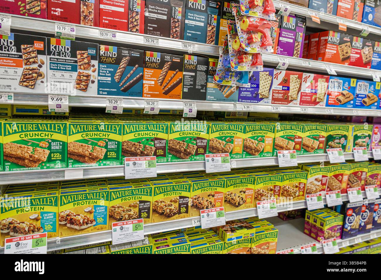 Miami Beach Floride, Collins Avenue, supermarché de magasin d'alimentation Publix épicerie, allée intérieure, vente d'affichage, étagères approvisionnées en snack-bars, nature Valley g Banque D'Images
