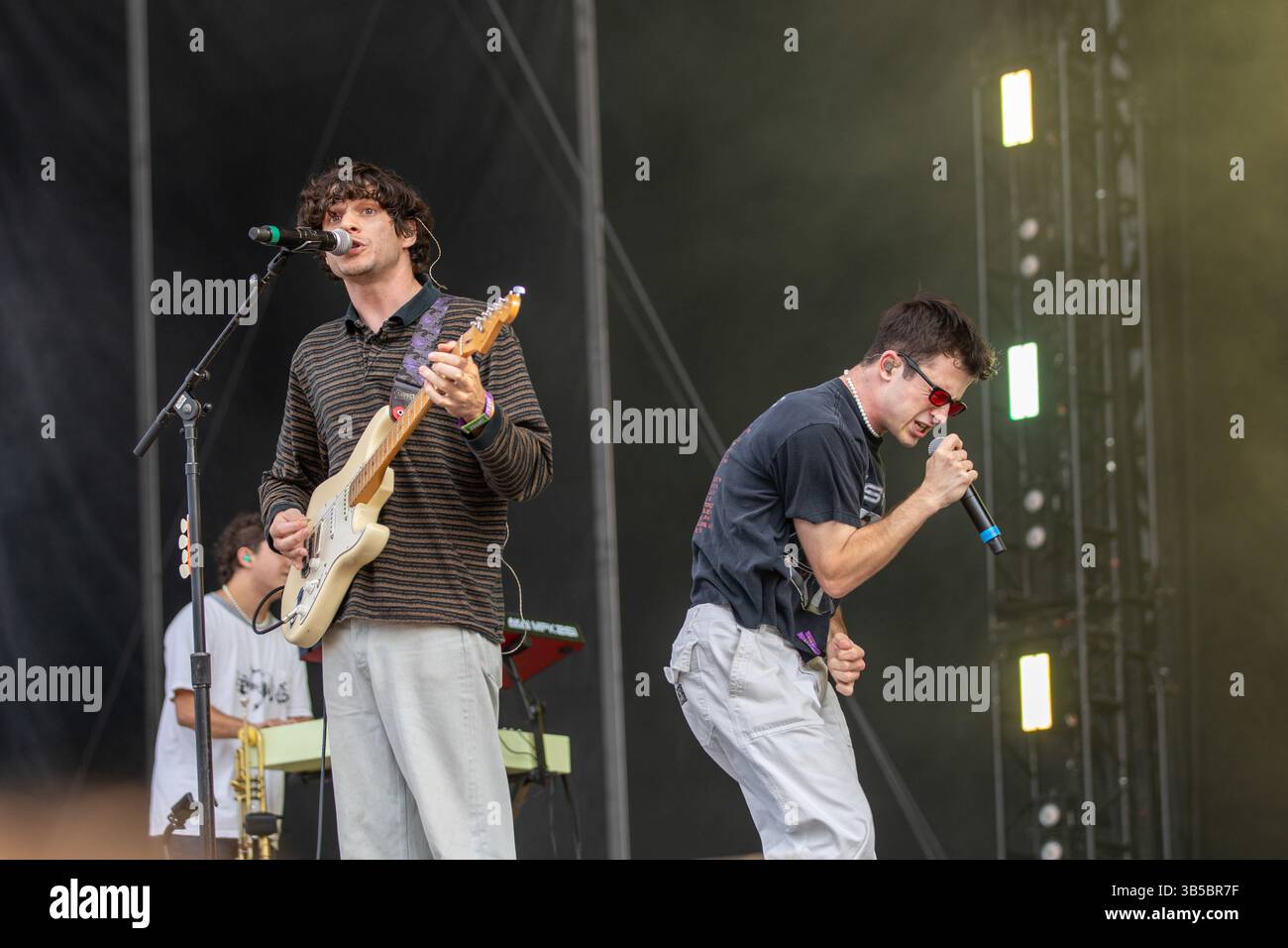 30 juillet 2022, Chicago, Illinois, États-Unis : BRAEDEN LEMASTERS et DYLAN MINNETTE de Wallows pendant le Lollapalooza Music Festival au Grant Park à Chicago, Illinois (crédit image : © Daniel DeSlover/ZUMA Press Wire) Banque D'Images