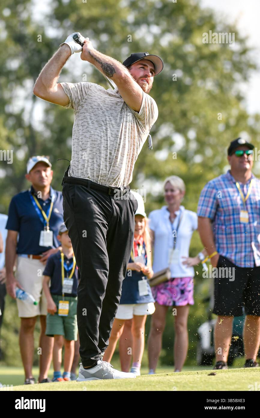 10 septembre 2022 : le Capitaine Louis Blues Ryan OÂ€™Reilly sort du 13e fairway lors du Legends Charity Challenge lors de la deuxième journée de l’Ascension Charity Classic au Norwood Hills Country Club à Jennings, MO Richard Ulreich/CSM (crédit image : © Richard Ulreich/CSM via ZUMA Press Wire) Banque D'Images