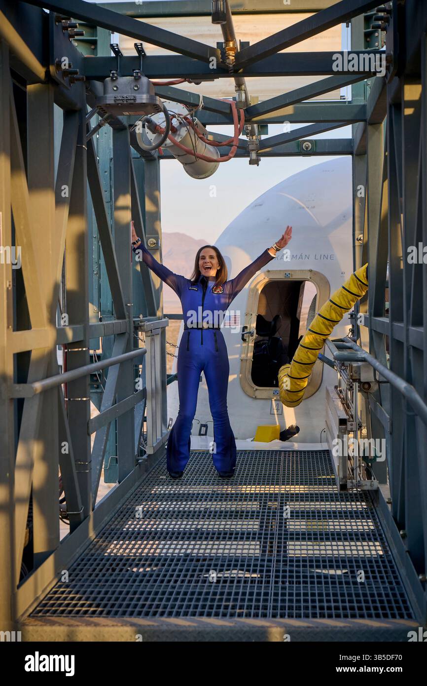 Texas, États-Unis. 14 avril 2025. KERIANNE FLYNN sur la Tour. Système de lancement suborbital et mission d'atterrissage. Ce vol suborbital, le 31e du programme New Shepard et le 11e équipage, prolongera l’initiative de Blue Origin pour démocratiser l’accès à l’espace, ayant déjà transporté 52 personnes au-delà de la ligne Karman. États-Unis (crédit image : © Blue Origin/ZUMA Press Wire) USAGE ÉDITORIAL SEULEMENT ! Non destiné à UN USAGE commercial ! Banque D'Images