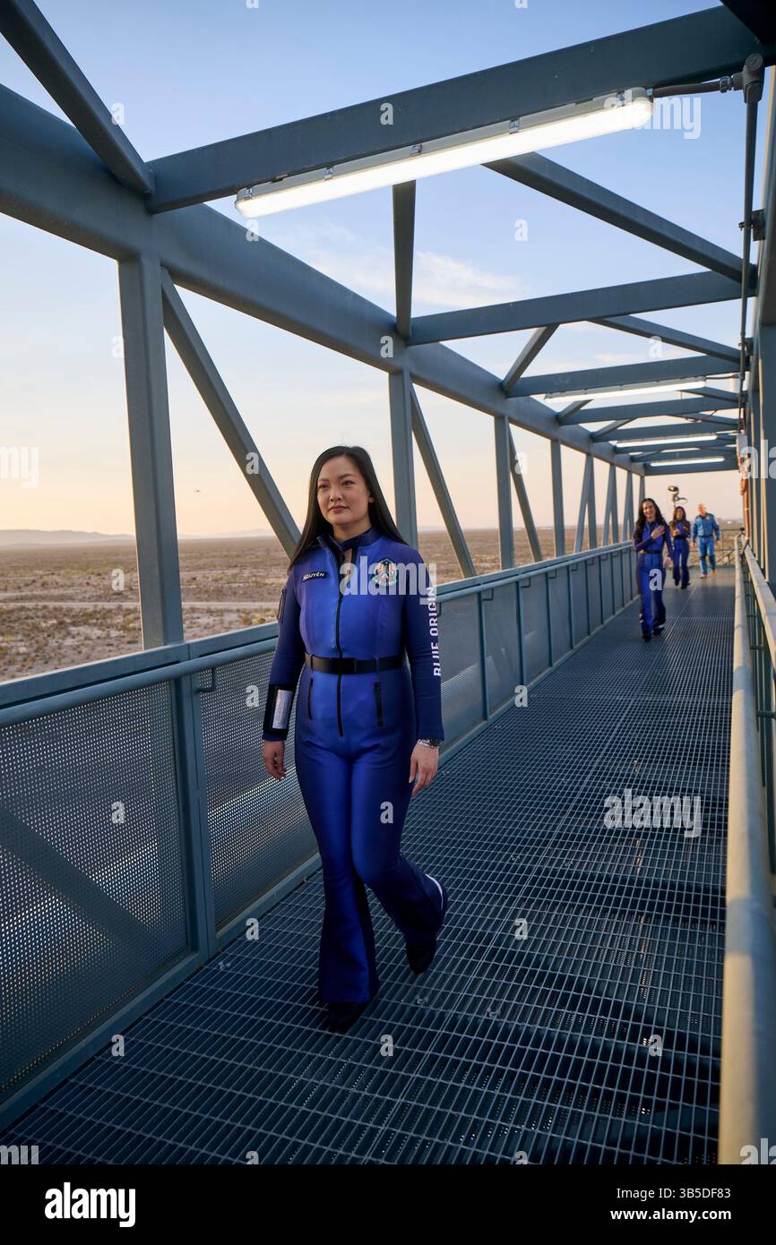 Texas, États-Unis. 14 avril 2025. AMANDA NGUYEN sur la Tour. Système de lancement suborbital et mission d'atterrissage. Ce vol suborbital, le 31e du programme New Shepard et le 11e équipage, prolongera l’initiative de Blue Origin pour démocratiser l’accès à l’espace, ayant déjà transporté 52 personnes au-delà de la ligne Karman. États-Unis (crédit image : © Blue Origin/ZUMA Press Wire) USAGE ÉDITORIAL SEULEMENT ! Non destiné à UN USAGE commercial ! Banque D'Images