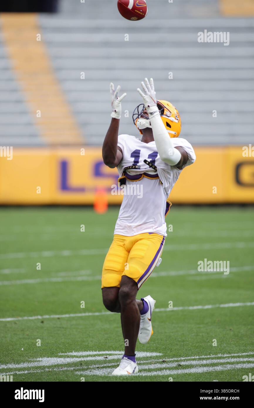 16 avril 2022 : Brian Thomas Jr. (11 ans), receveur de la LSU Wide, regarde dans une passe pendant la dernière semaine d'entraînement de football au Tiger Stadium de Baton Rouge, EN LOUISIANE. Jonathan Mailhes/CSM(image de crédit : © Jonathan Mailhes/CSM via ZUMA Press Wire) Banque D'Images