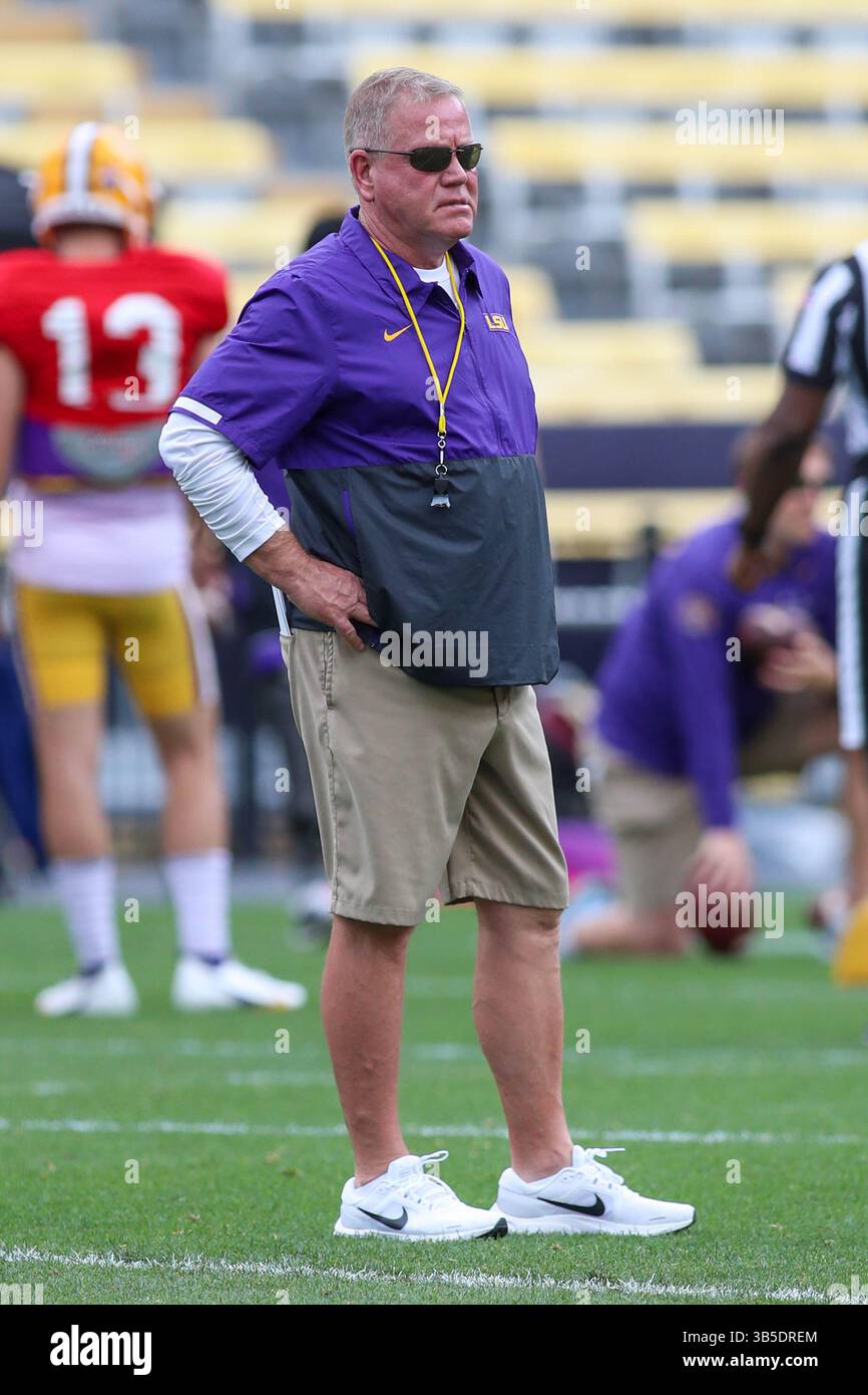 16 avril 2022 : Brian Kelly, entraîneur-chef de la LSU, regarde les Wide Receiver effectuer des exercices pendant la dernière semaine de la pratique de football au Tiger Stadium de Baton Rouge, EN LOUISIANE. Jonathan Mailhes/CSM(image de crédit : © Jonathan Mailhes/CSM via ZUMA Press Wire) Banque D'Images