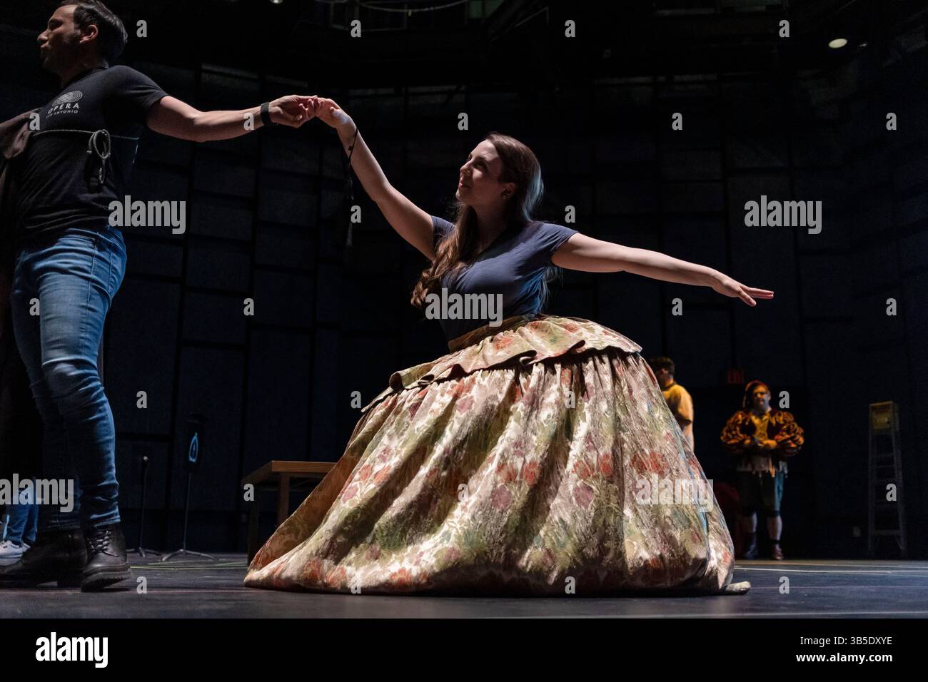 26 avril 2022, San Antonio, Texas, États-Unis d'Amérique : le casting de ''Rigoletto†se produit lors de répétitions au Tobin Center for the Performing Arts à San Antonio, Texas, le 26 avril 2022. ''Rigoletto†sera la première production à grande échelle d'Opera San Antonio’ depuis le début de la pandémie. (Crédit image : © Josie Norris/San Antonio Express-News via ZUMA Press Wire) Banque D'Images