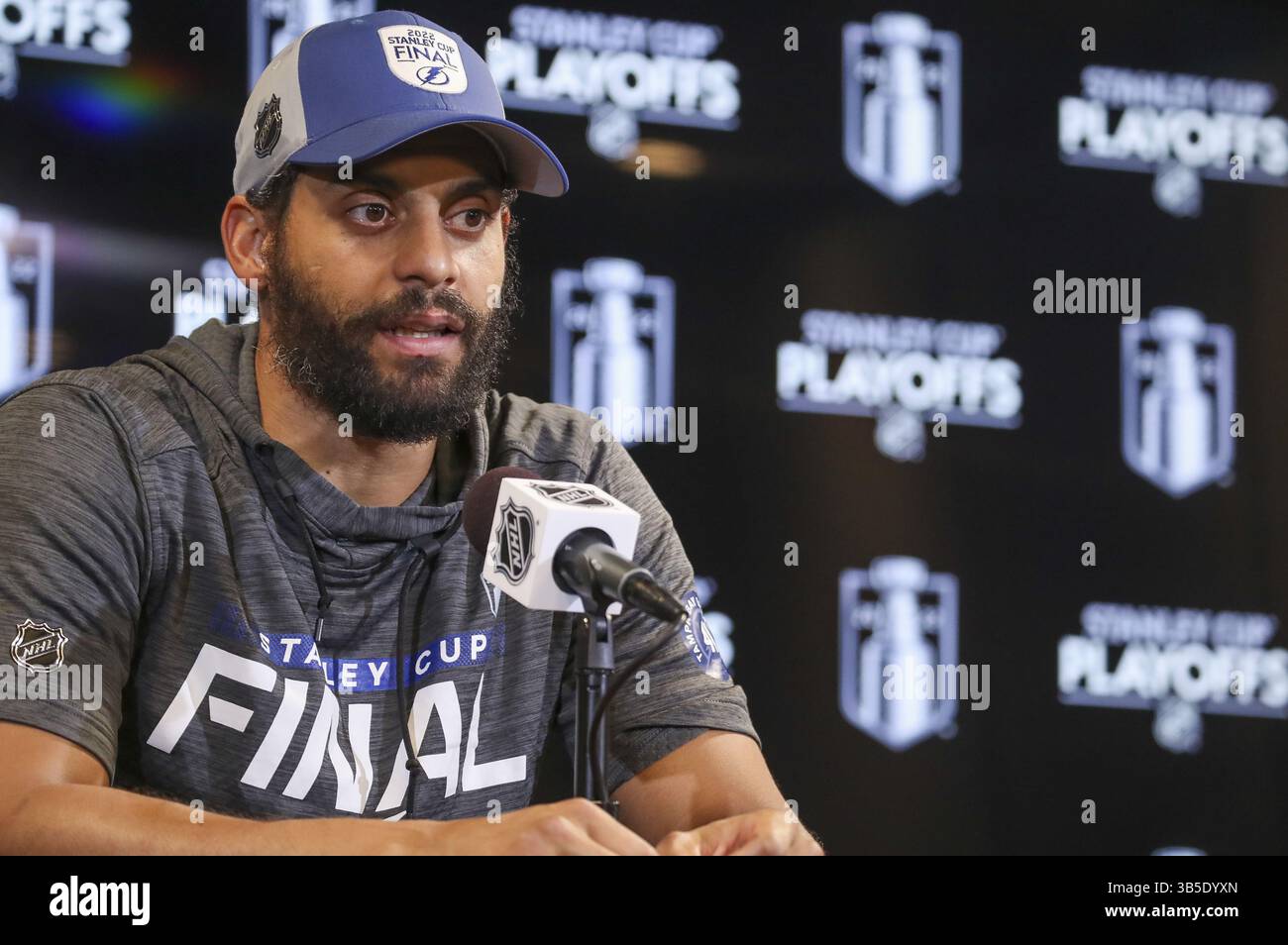 13 juin 2022, Tampa, FL, États-Unis : bien que Pierre-Edouard Bellemare ait entendu parler d'au moins huit équipes de séries éliminatoires alors qu'il entrait en agence libre, signer avec le double champion en titre de la Coupe Stanley, Lightning a été une évidence pour l'attaquant vétéran. (Crédit image : © Dirk Shadd/Tampa Bay Times/TNS via ZUMA Press Wire) Banque D'Images