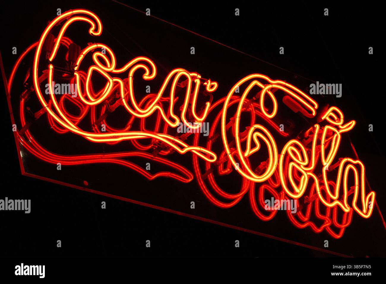 Enseigne au néon Coca-Cola au centre historique d'Atlanta à Buckhead, Atlanta, Géorgie. (ÉTATS-UNIS) Banque D'Images