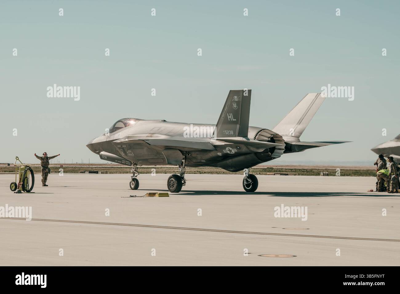 Les mainteneurs de l'US Air Force reçoivent deux F-35A Lightning IIS de la 388th Fighter Wing après avoir atterri pendant l'exercice PANTHER SHADOW à Mountain Home A. Banque D'Images