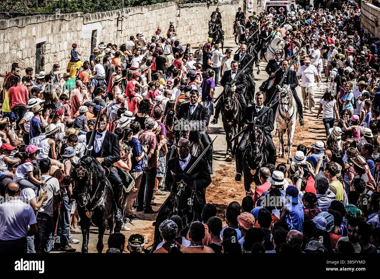 Jeux PLA, galoping cavaliers, festival Sant Joan. Ciutadella. Minorque, Îles Baléares, Espagne Banque D'Images