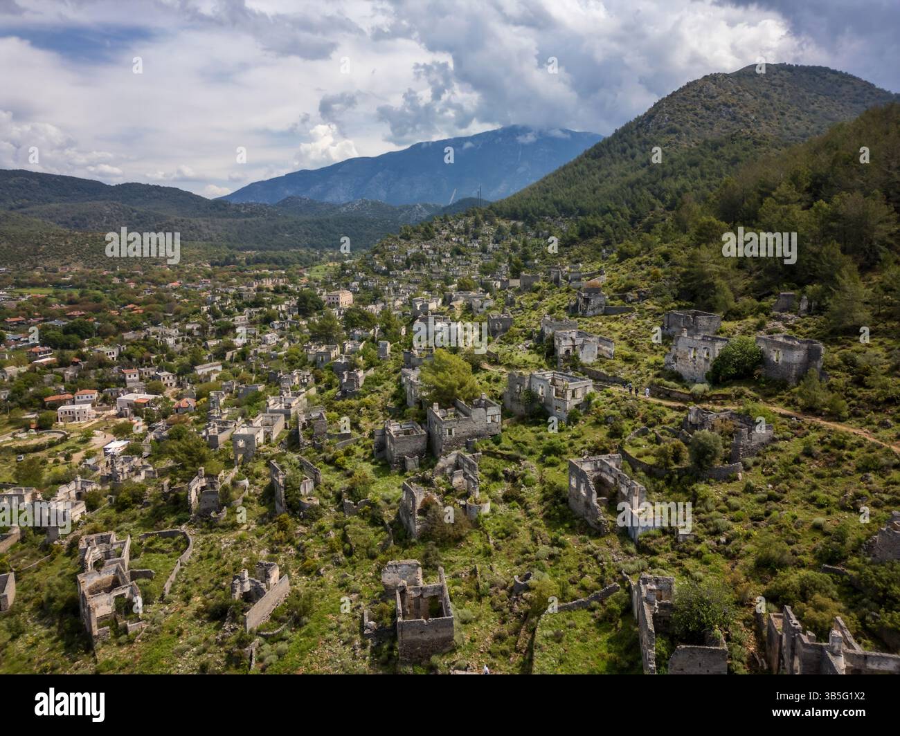 Vue aérienne de la ville fantôme de Kayakoy maisons en ruines à Fethiye Banque D'Images