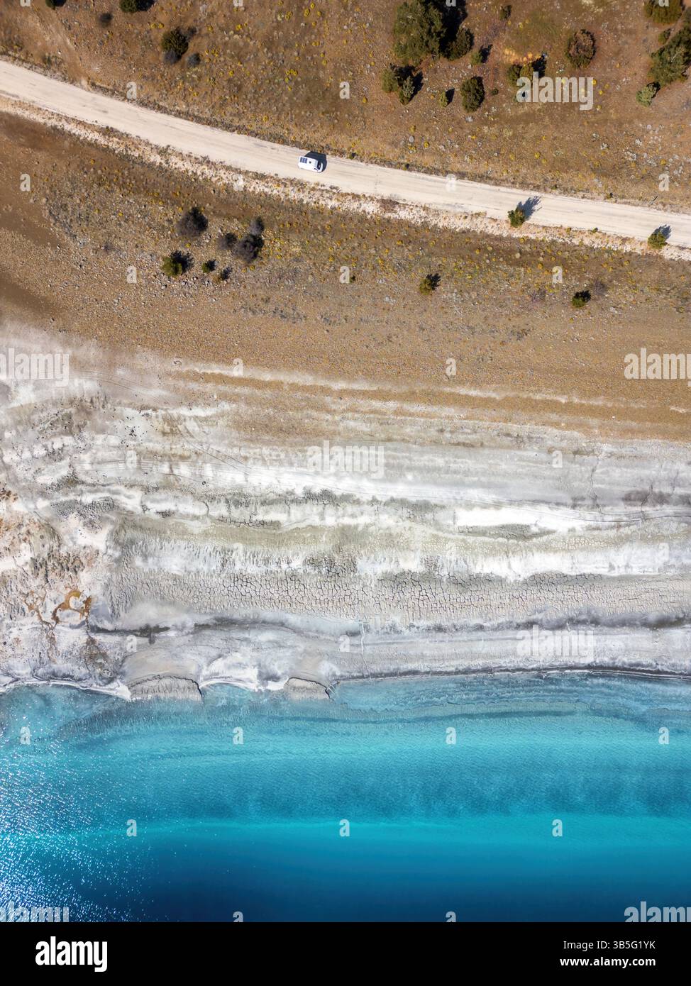 Vue aérienne par drone de la plage de sable blanc du lac Salda Banque D'Images
