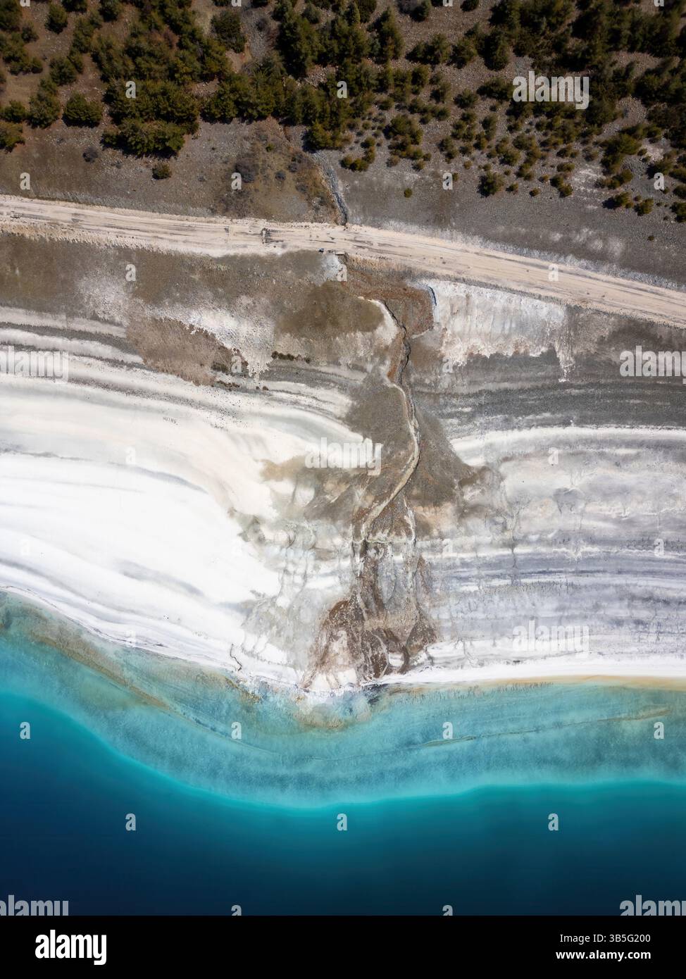 Vue aérienne par drone de la plage de sable blanc du lac Salda Banque D'Images