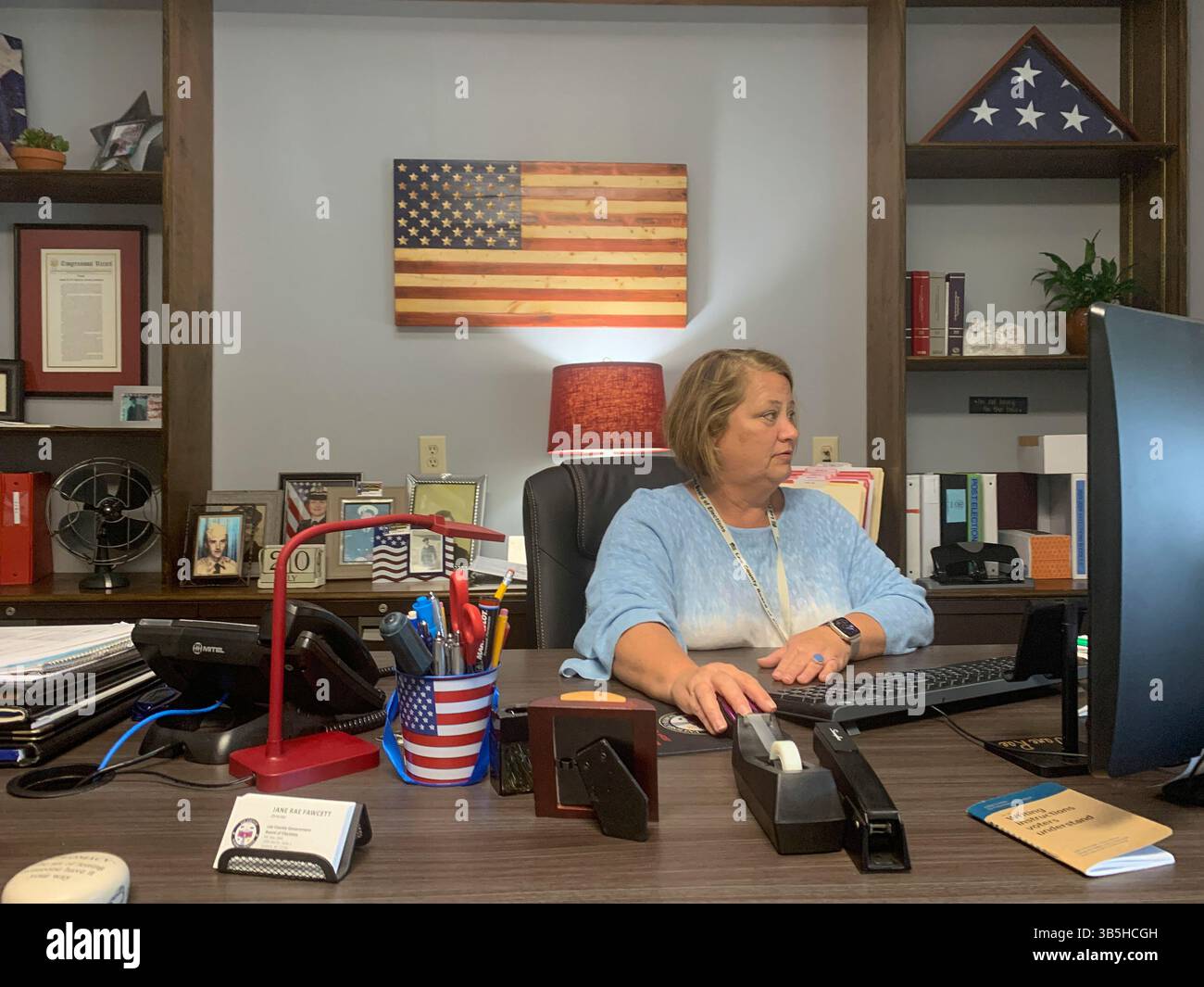 20 juillet 2022, Sanford, Caroline du Nord, États-Unis : Jane Rae Fawcett est directrice des élections du comté de Lee, Caroline du Nord. Elle est née et a grandi dans la ville où se trouve le Conseil des élections et croit que sa présence en tant que locale contribue à inspirer confiance dans le système. (Crédit image : © Sue Dorfman/ZUMA Press Wire) Banque D'Images