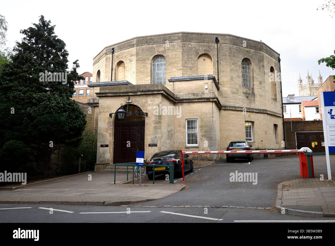Gloucester Crown court et Magistrates court, un bâtiment classé Grade II, Longsmith Street, Gloucester, Gloucestershire, Royaume-Uni - 1er mai 2025 photo par A. Banque D'Images