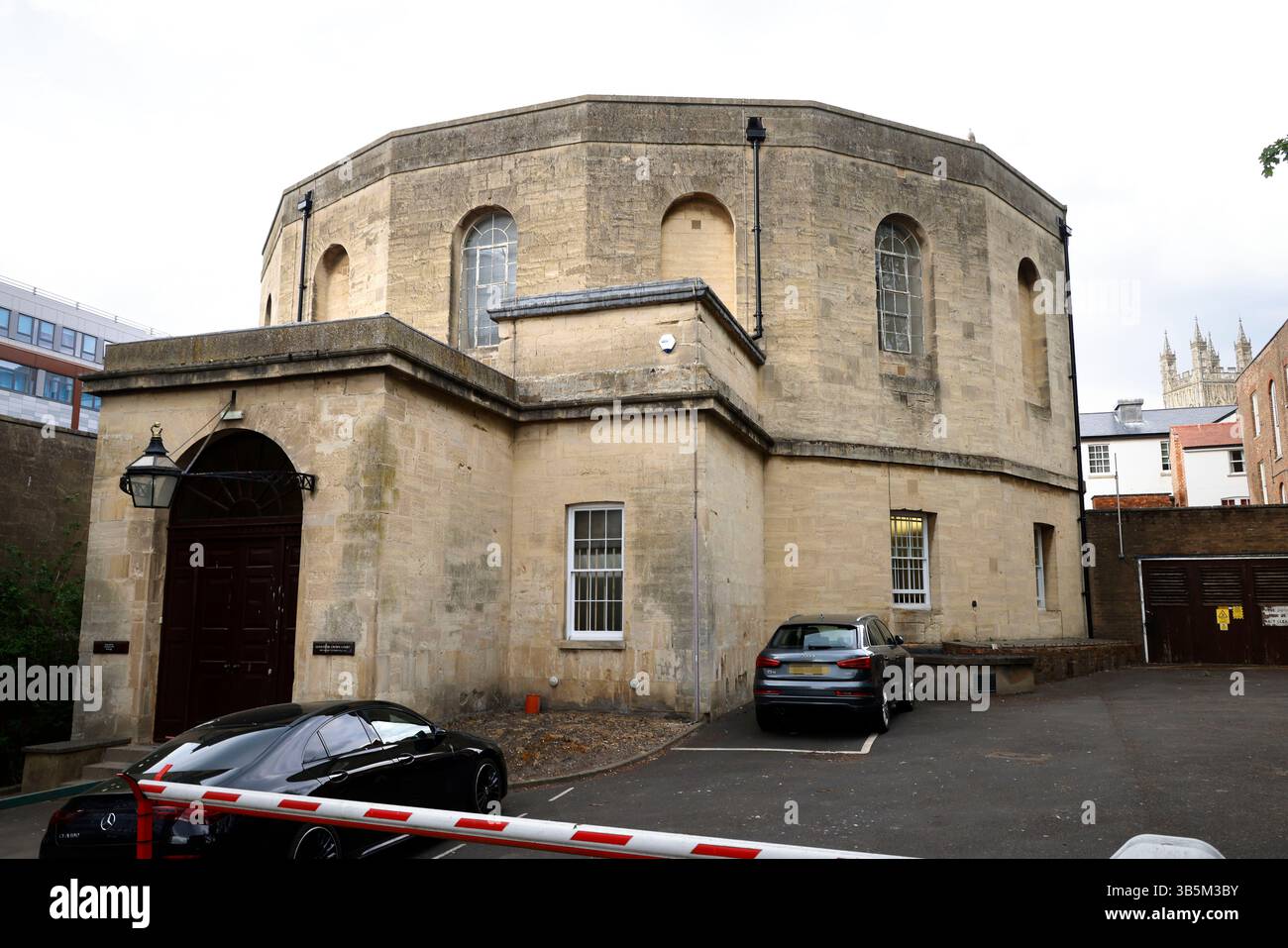 Gloucester Crown court et Magistrates court, un bâtiment classé Grade II, Longsmith Street, Gloucester, Gloucestershire, Royaume-Uni - 1er mai 2025 photo par Banque D'Images