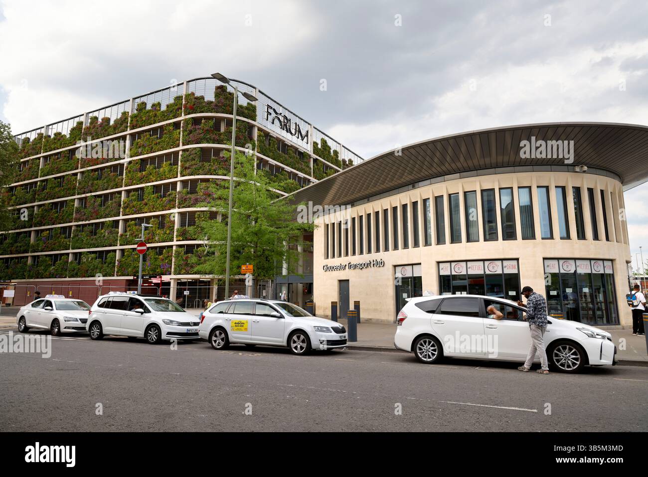 Gare routière de Gloucester transport Hub, avec station de taxi, Station Road, Gloucester, Gloucestershire, Royaume-Uni - 1er mai 2025 photo de Andrew Higgins/Thousand WO Banque D'Images
