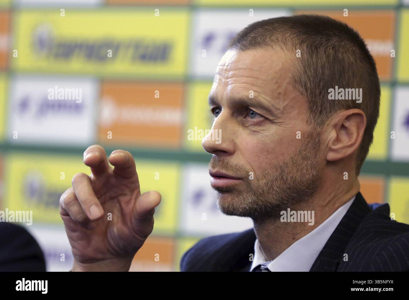 Sofia, Bulgarie - 11, décembre 2017 : Président de l'UEFA Aleksander il parle aux médias lors d'une conférence de presse dans l'Union Européenne de Football Bulgare Banque D'Images