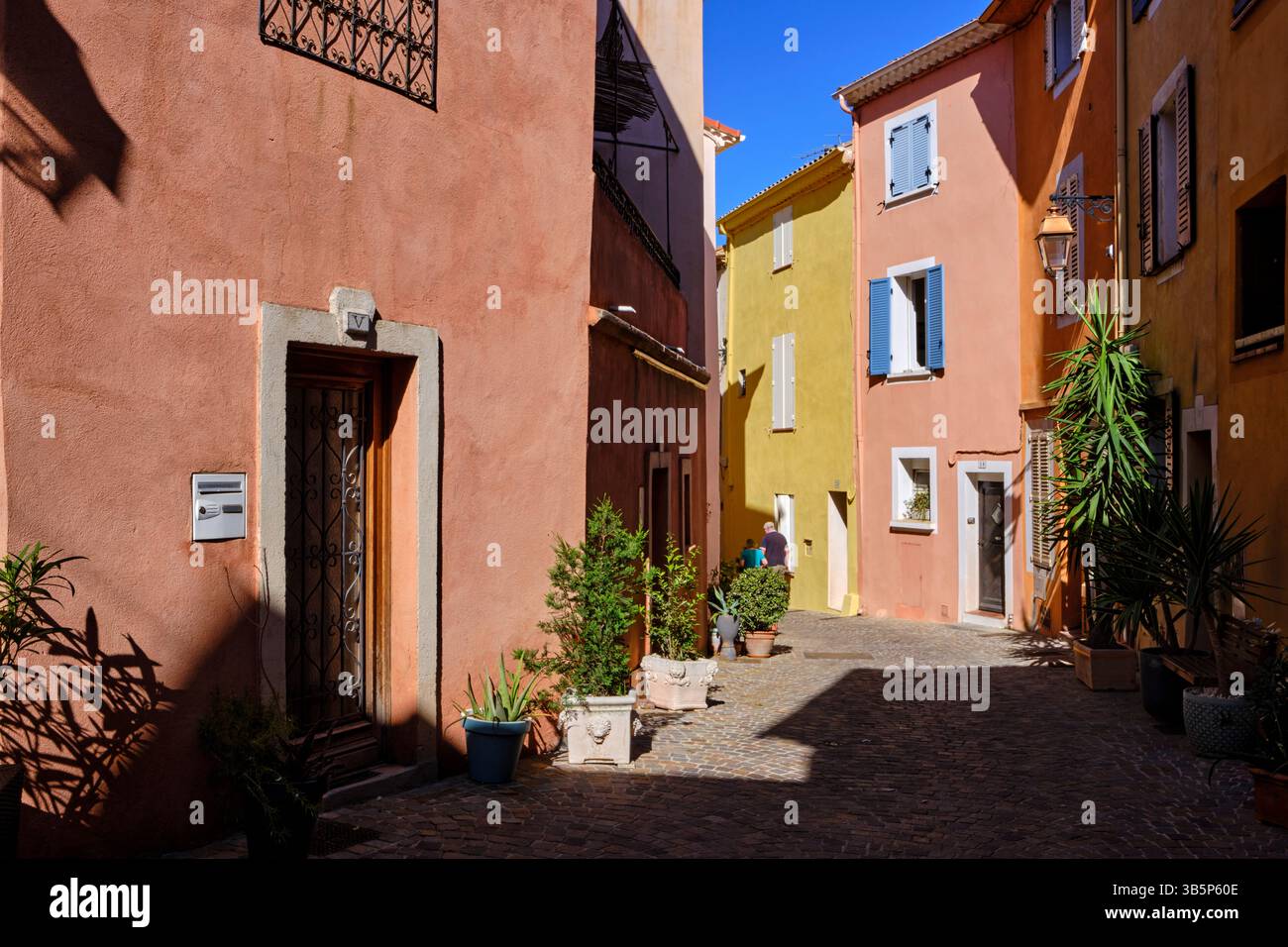France, Var (83), Fréjus, la vieille ville, rue Reynaude // France, Var, Fréjus, la vieille ville, rue Reynaude Banque D'Images
