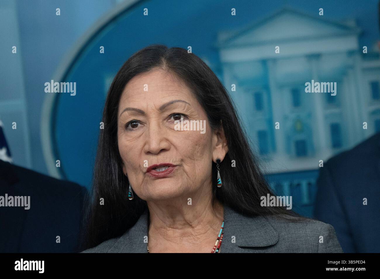 16 mai 2022, Washington, District of Columbia, États-Unis : la secrétaire à l'intérieur des États-Unis, Debra Haaland, prend la parole lors d'un point de presse à la Maison Blanche à Washington, DC, le 16 mai 2022 (crédit image : © Chris Kleponis/CNP via ZUMA Press Wire) Banque D'Images