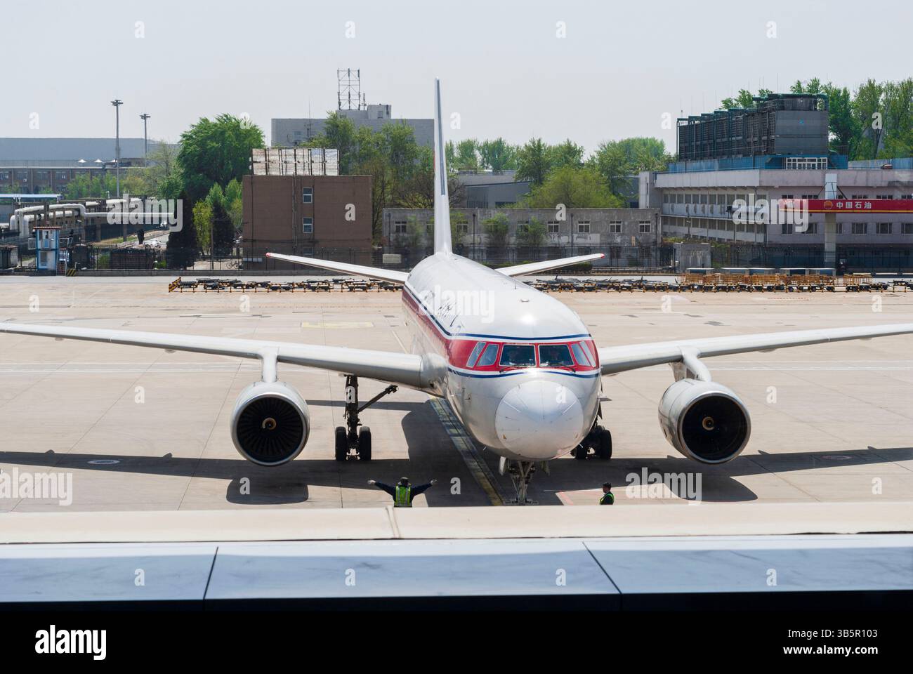 12 avril 2018, Pékin, Pékin, Chine : un Tupolev tu-204 exploité par le transporteur aérien de la Corée du Nord, Air Koryo, arrive à sa porte à l'aéroport international de Pékin (PEK). Les liaisons entre Pyongyang et Pékin sont l'un des vols les plus courants de la compagnie aérienne publique. (Crédit image : © Angel Garcia/ZUMA Press Wire) Banque D'Images